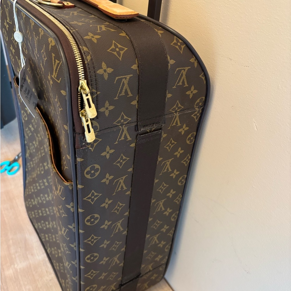 Authentic Louis Vuitton Pegase 55 monogram carry on suitcase - Picture 3 of 7